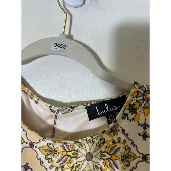 Lulu's Yellow Print Short Sleeve Knee Lenth Dress Sz xs - Picture 3 of 3